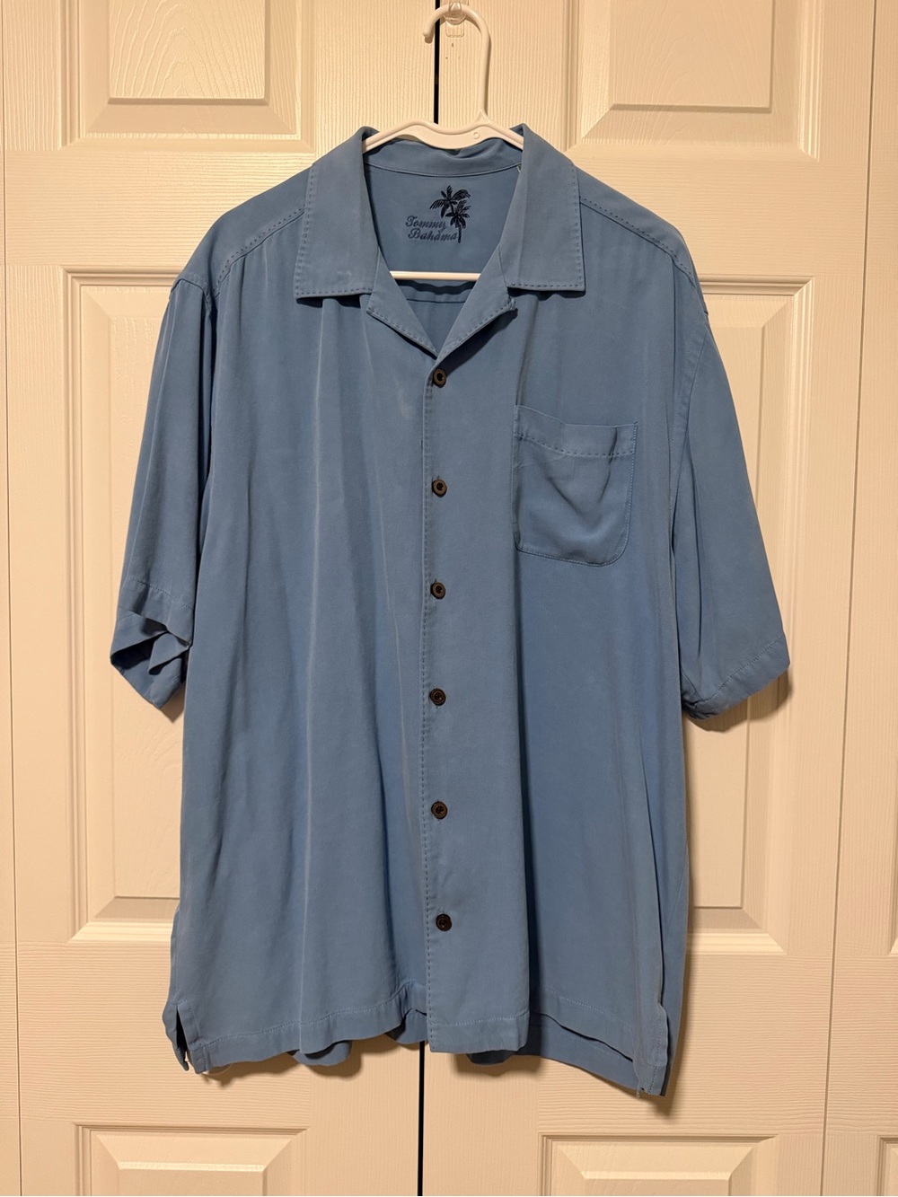 TOMMY BAHAMA Men's Light Short Sleeve Blue Button Up 100% Silk Shirt | Size L